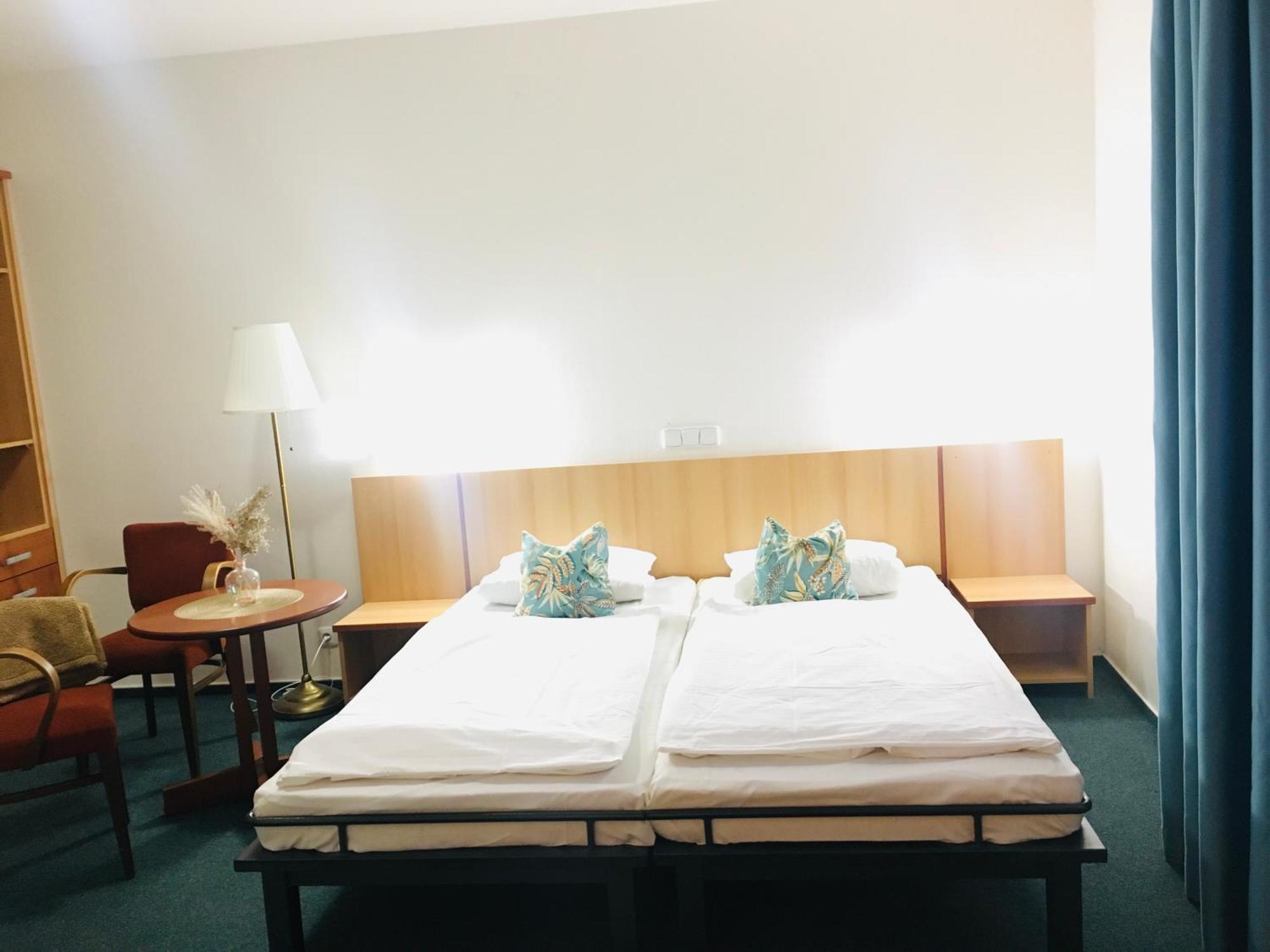 Dvůr Králové nad Labem Penzion Hotelu Central מראה חיצוני תמונה