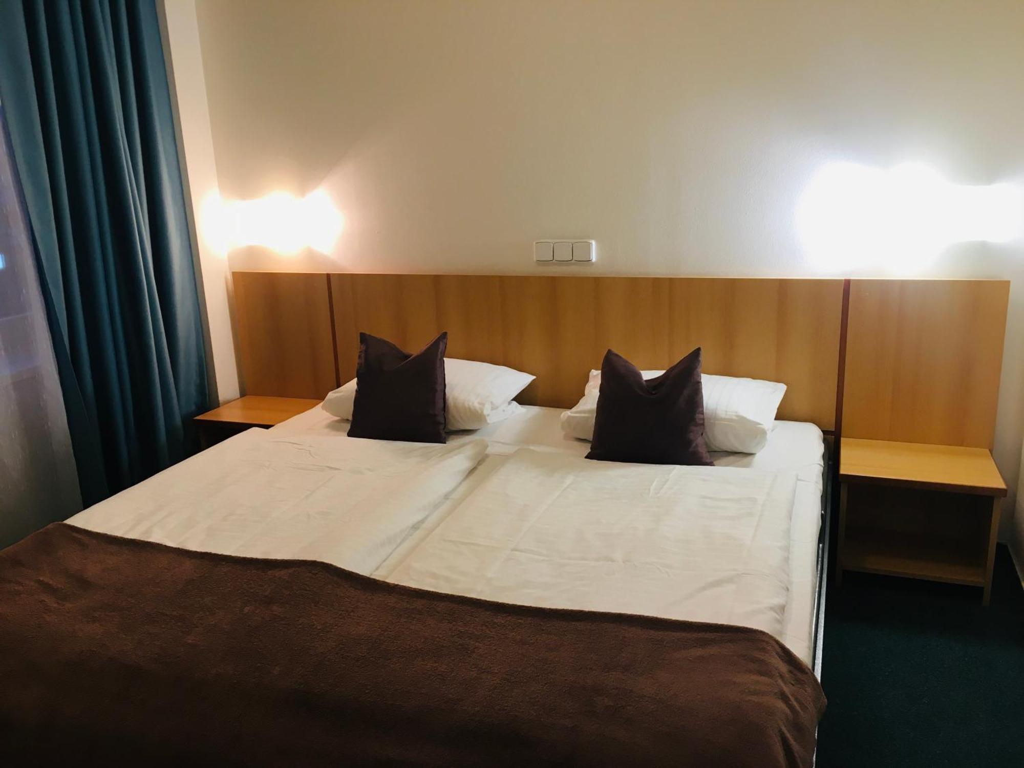 Dvůr Králové nad Labem Penzion Hotelu Central מראה חיצוני תמונה