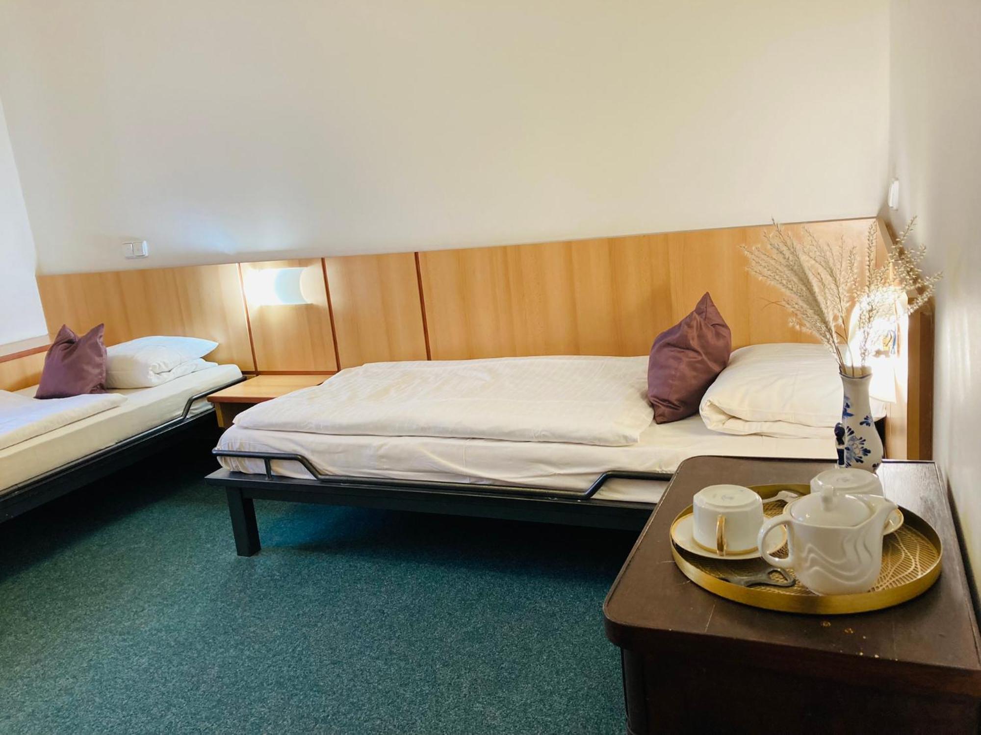 Dvůr Králové nad Labem Penzion Hotelu Central חדר תמונה